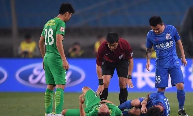 马宁执法亚冠是中国足球骄傲,但是要防止再次