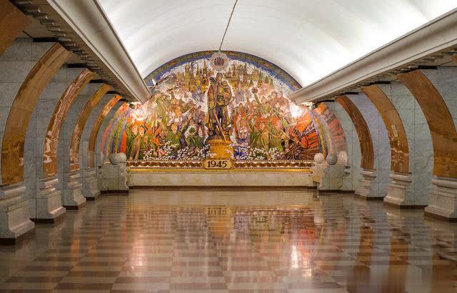 莫斯科的“地下宫殿”，北上广“地铁族”遥不可及的梦