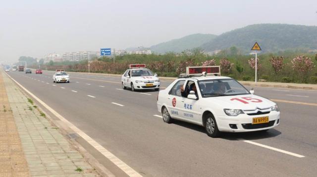 「公众车讯」科目三比科目二难一些，理由就在这几点，你们认同吗？