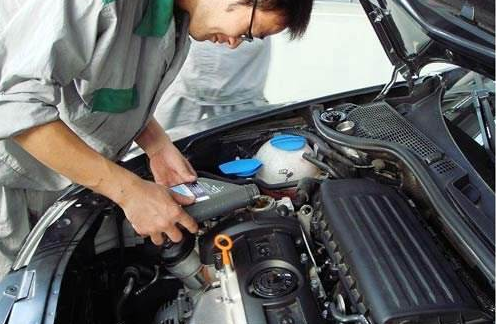 【Max安克汽车】汽车换个机油也算做保养？新手可能不懂，老司机更关注这4个零件