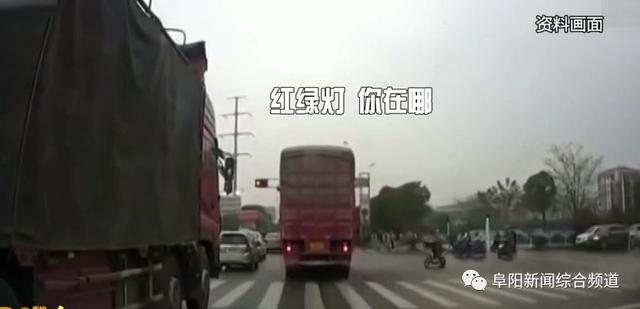 【汽车资讯】跟着大车误闯红灯？阜阳俩小学生的发明破解这一“难题”