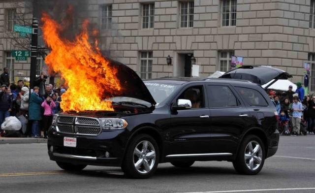 「懂车豪」为什么汽车突然间会发生自燃？这些征兆和原因你注意了吗