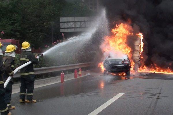 「懂车豪」为什么汽车突然间会发生自燃？这些征兆和原因你注意了吗