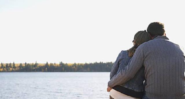 乡村阿飞：妻子让我把财产给一半月嫂，看到月嫂后我呆住了，庆幸有好的媳妇