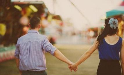 乡村阿飞：妻子让我把财产给一半月嫂，看到月嫂后我呆住了，庆幸有好的媳妇