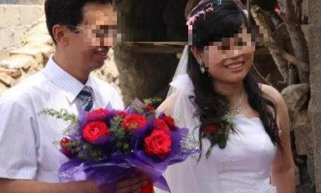 「乡村阿飞」娶媳妇不花一分钱，回到家发现不对劲，母亲的一句话，我痛哭起来