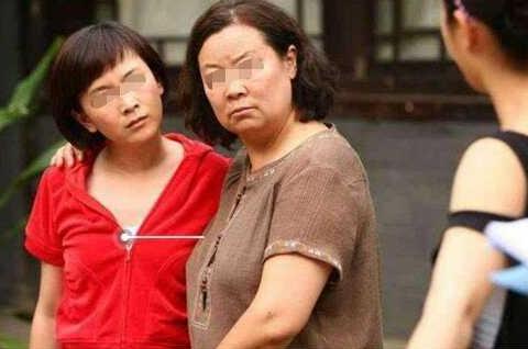 「乡村阿飞」娶媳妇不花一分钱，回到家发现不对劲，母亲的一句话，我痛哭起来