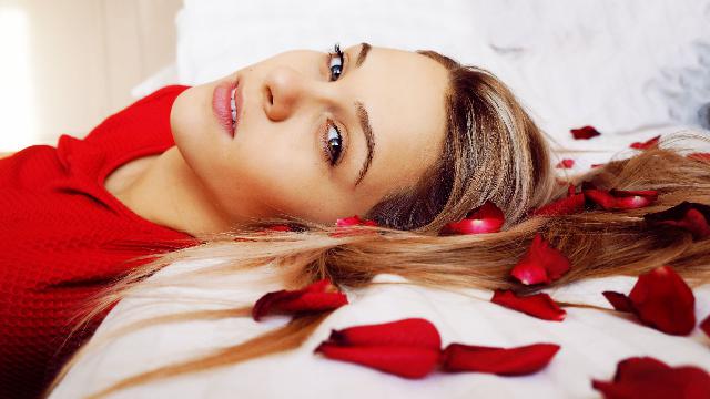 #8点故事#妻子发现婆婆聊微信，该不该说？婚姻中的矛盾在于沟通！