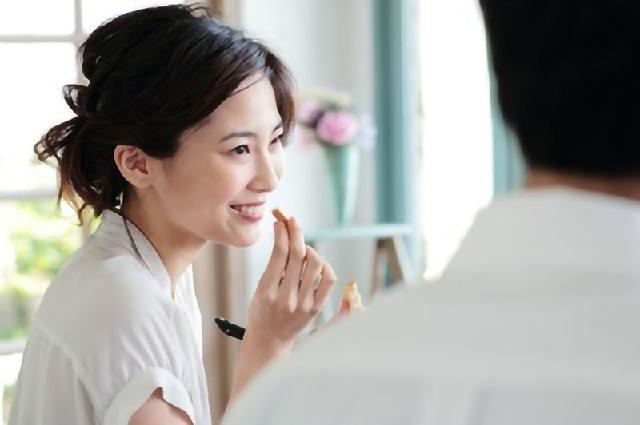 #8点故事#妻子发现婆婆聊微信，该不该说？婚姻中的矛盾在于沟通！