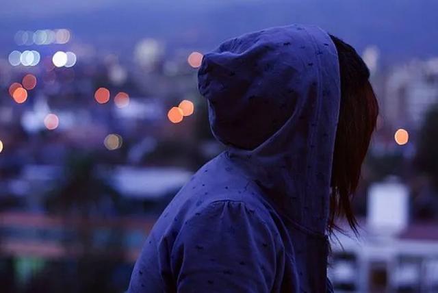 「校园留声机」一个人，也要走很长的路