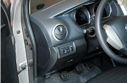 自主汽车网■离合器是机械传动中的常用部件，如何减少离合器磨损，忌过早踩下离合器踏板