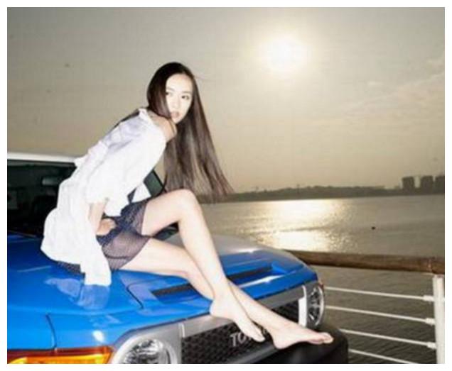 #汽车之家#她曾被张默”暴打“, 如今恋上50岁名富商, 百万豪车出行
