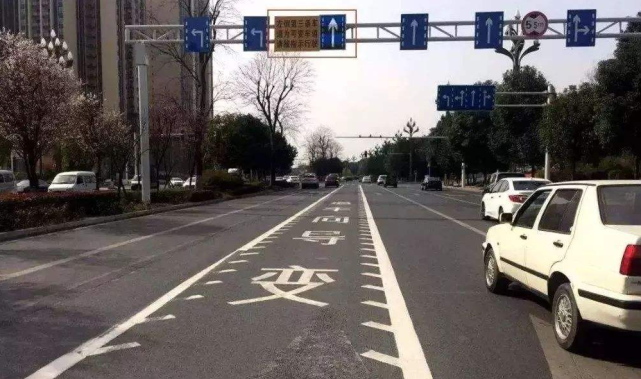 「汽修老王」开车遇到“锯齿车道”该怎么走？老司机：这驾照都白考了