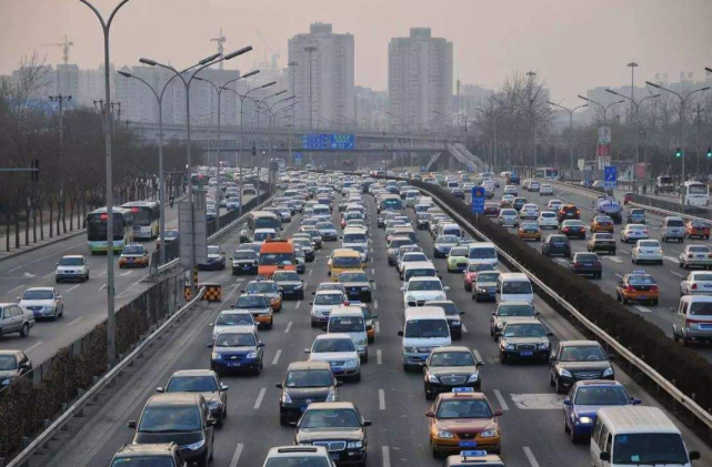 「汽修老王」开车遇到“锯齿车道”该怎么走？老司机：这驾照都白考了