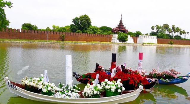 缅甸曼德勒护城河边挂着的几件花衣服，引燃了缅甸网民的怒火