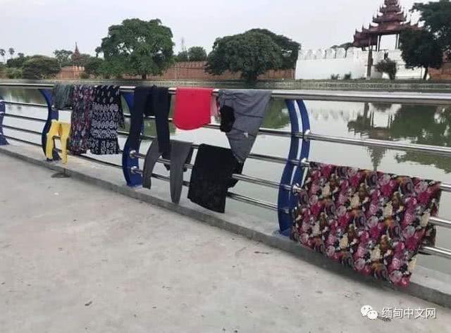 缅甸曼德勒护城河边挂着的几件花衣服，引燃了缅甸网民的怒火