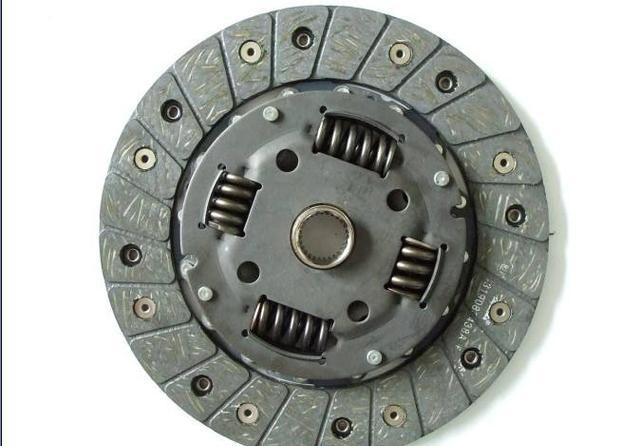 骑士分享TB■车友问，汽车经常踩着离合器下坡滑行，对车辆有影响吗？