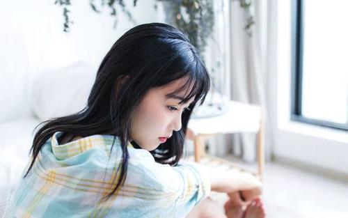 「幸福的拉拉」男人在这4个时候主动联系你，多半对你不是真心，别不在意