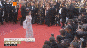 有书：54岁巩俐惊艳电影节：这个曾陷入低谷的女人，凭什么这么嚣张？