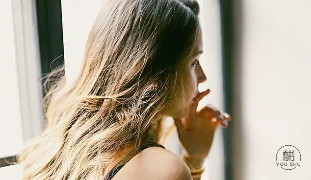 有书：54岁巩俐惊艳电影节：这个曾陷入低谷的女人，凭什么这么嚣张？