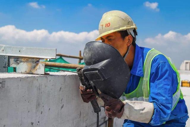 「老侯解车」汽车上那么多形状各异的零部件，它们都是怎么制造出来的？