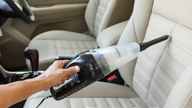 [汽车大搜罗]车子内饰太脏，自己不知道该怎么清洗？试试这几招，告别洗车店！