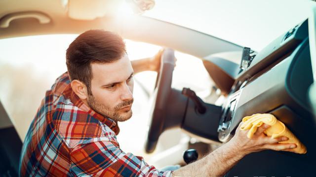 [汽车大搜罗]车子内饰太脏，自己不知道该怎么清洗？试试这几招，告别洗车店！