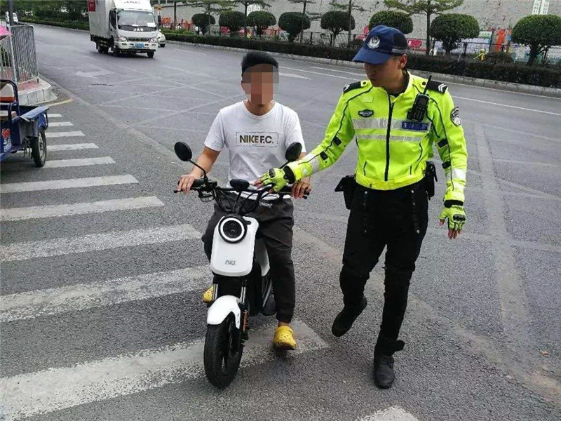 「小艾v汽车」交警：电动车新规即将执行，违规罚款最低500元！下个月开始实行