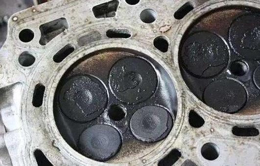 「阿扎黑007」为什么对汽车进行检查？看看这些你不知道的事！