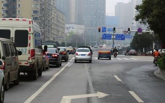 #汽车主之家#自动挡停车怎样挂挡更正确？老车主教你几招，新手学一下！