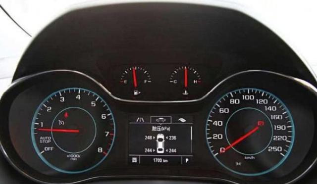 「汽车飞天论」3个很关键的仪表“救命灯”，医生：亮了不检查，这样出事见太多