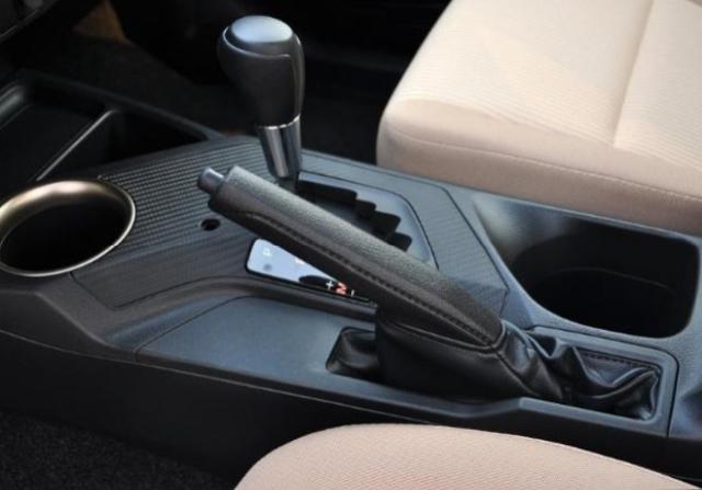 「汽车飞天论」3个很关键的仪表“救命灯”，医生：亮了不检查，这样出事见太多