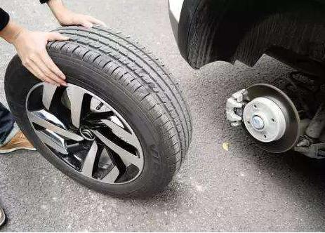 老梁聊车@秋季怎么为爱车进补呢？你知道吗