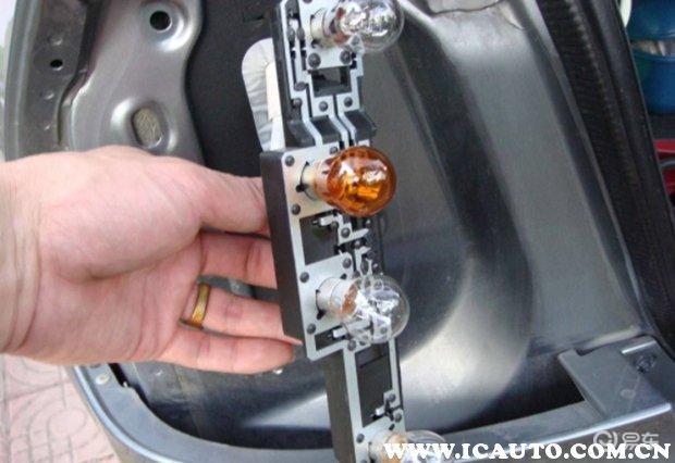 「易车网」刹车灯不亮是什么原因，刹车灯不亮修理多少钱