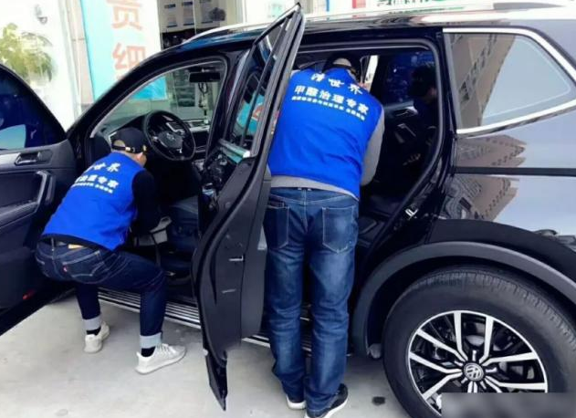 「记忆中的小贱君」为啥老司机开车只开一个车窗？听完分析，网友：高手就是高手