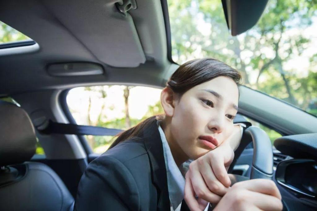 「汽车迷」“猛加油”还是“慢起步”？车主：幸好我没做错