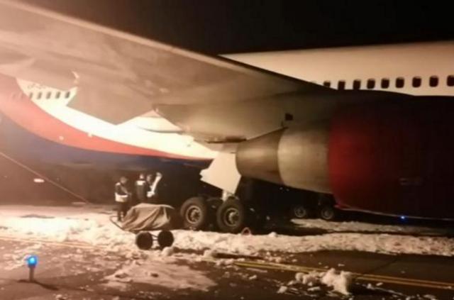 波音又凉了？波音767-300在俄罗斯硬着陆，机舱尾部起火49人受伤
