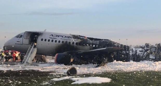 波音又凉了？波音767-300在俄罗斯硬着陆，机舱尾部起火49人受伤