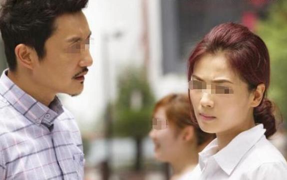 「乡村阿飞」小姑子生日，我送项链当礼物，看到她有一条一样的后，我赶她出门