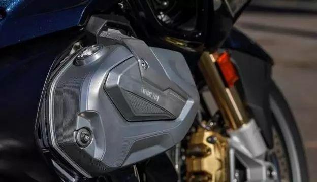 「懂车刘」最好的大型休旅车，来自宝马的“公路王者”，比汽车还舒适和运动