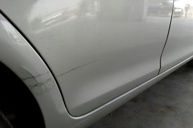 汽车桌@开车总是蹭掉漆，保险合适还是自己修？老司机告诉你答案