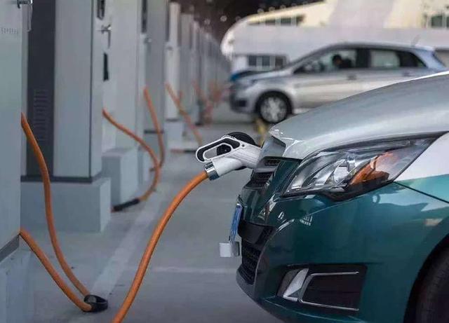 「第一电动网」24小时对新能源纯电汽车充电，会缩短动力电池的使用寿命么？