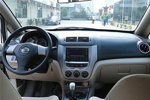 #老司机等等我啦#通过方向盘可以看出车子哪出了问题，维修工给出答案，来了解下