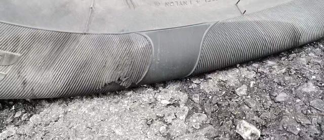 潮车行天下：自驾环游中国：爆胎！旅行路上遭遇意外，幸好事故发生在服务区