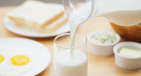 牛奶号称“天然钙片”，可喝完拉肚子怎么办？解决办法其实很简单