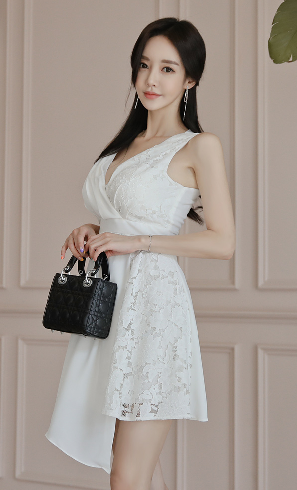 正能量句子感悟文字@人生就像奔腾的江水，没有岛屿与暗礁，就难以激起美丽的浪花！