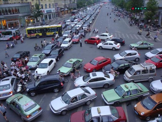 [汽车大咖]买了车但不经常开，长期停在小区里，到底是什么心态？