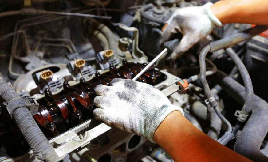 「SUV有情报」发动机积碳咋办？老司机：没必要花钱去修车！自己用这3招一扫光