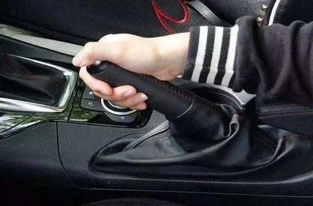 #她驾到#教你变身“车界女诸葛”，这些行车技巧学起来