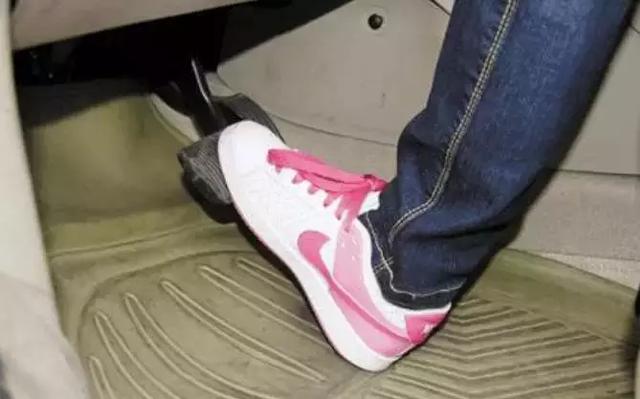 #她驾到#教你变身“车界女诸葛”，这些行车技巧学起来